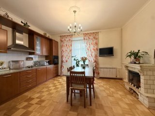 Купить трехкомнатную квартиру по ул. Молодой Гвардии ул, 26, г. Киров